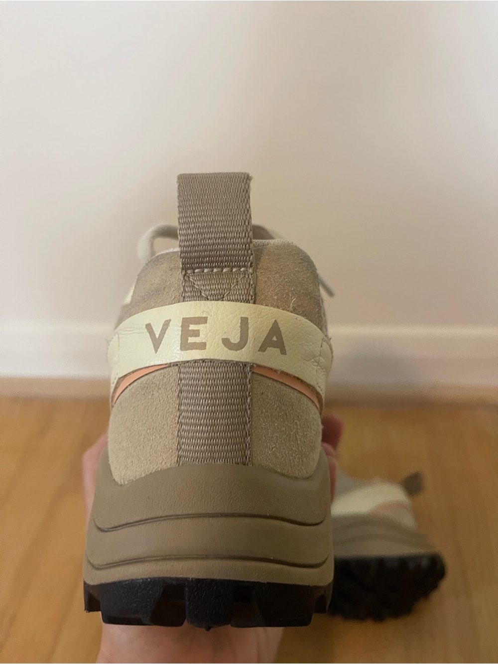 Veja Venturi Sneaker in Suede Almond - Picture 6 of 8